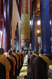 Lingyin Temple, Mahavira Hall, Monk