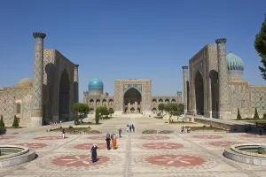 July 2024 Prints: Links Ulugh Beg Madrasah, middle Tilya-Kori Madrasah