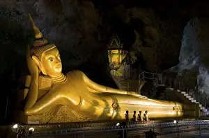 Located some 10 km (6 miles) southwest of Phang Nga town