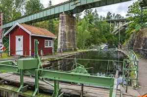 Lock and lock-keeper's cottage at the aqueduct at Haverud