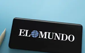 The logo of the Spanish newspaper El mundo is displayed on a smartphone screen