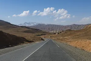 Long straight road between Bamyan and Yakawlang