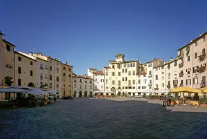 Lucca, Piazza Anfiteatro, view of the square