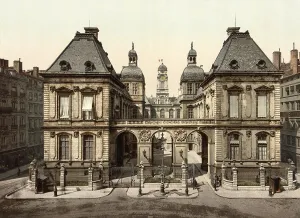 Lyon. Place de la Comedie. L'Hotel de Ville