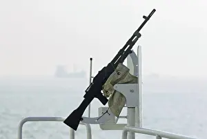 Category Historic EN Prints: Machine gun mounted on stand, Bombay
