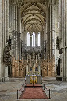 Magdeburg cathedral, Altar and stone rood screen