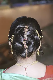 Maharastiran Indian Bride Showing her Hair style