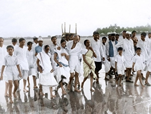 Mahatma Gandhi with associates on Juhu Beach, Mumbai, Maharashtra, India, Asia, May 1944, Asia
