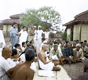 Mahatma Gandhi in discussion with visitors, Wardha, Maharashtra, India, Asia, 1939, Asia