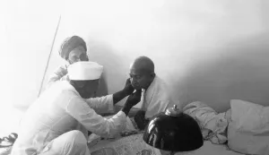 Mahatma Gandhi getting shaved by barber Munnilal at Allahabad, Uttar Pradesh, India, Asia, November 23, 1939, Asia