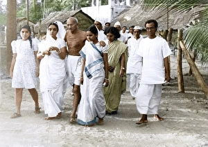 Mahatma Gandhi going for morning walk, Juhu Beach, Mumbai, Maharashtra, India, Asia, May 1944, Asia