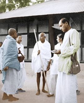 Mahatma Gandhi meeting people after Hindu Muslim riots, East Bengal, India, Asia, January 1947, Asia