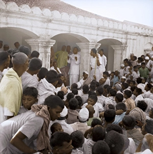 Mahatma Gandhi meeting people during peace march in Bihar, India, Asia, March 1947, Asia