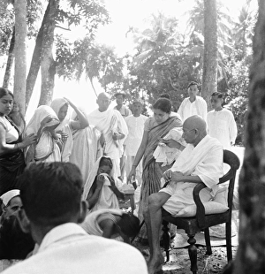 Mahatma Gandhi meeting weeping women riots between Hindus and Muslims Noakhali East Bengal November 1946 Sucheta Kripalani
