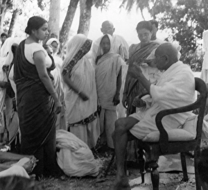 Mahatma Gandhi meeting weeping women riots between Hindus Muslims in Noakhali East Bengal November 1946 Sucheta Kripalani