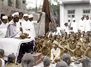 Mahatma Gandhi speaking to Bombay Congress volunteers, India, Asia, June 11, 1931, Asia