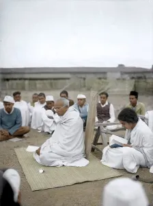 Mahatma Gandhi speaking to Sarvodaya workers, Wardha, Maharashtra, India, Asia, 1939, Asia