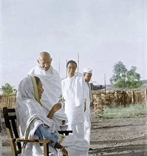 Mahatma Gandhi talking with Jankidevi Bajaj, Wardha, Maharashtra, India, Asia, 1941, Asia