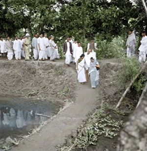 Mahatma Gandhi walking with group of people, India, Asia, 194, Asia