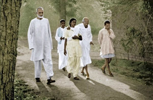 Mahatma Gandhi walking with Manu Gandhi, Abdul Ghaffar Khan, Bihar, India, Asia, March 1947, Asia