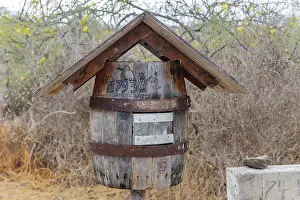 Category Historic EN Prints: Mail barrel in Post Office Bay