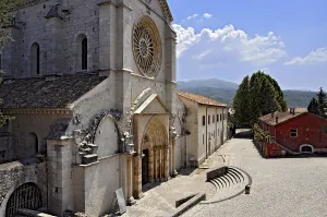 Main facade with rose window and portal