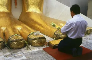 The main feature of Bangkok's Wat Intharawihan is the 32-metre high standing Buddha called either Luang Pho To or