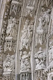 Main portal, figures, St. Saint, Saint