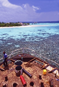 Maldives: locals tow an old cargo ship to the coast to sink it and cultivate a coral reef