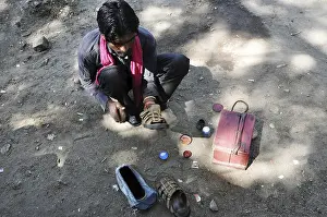 Man shoes polishing, mount abu