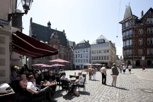 Marketplace with restaurants, town hall on the left