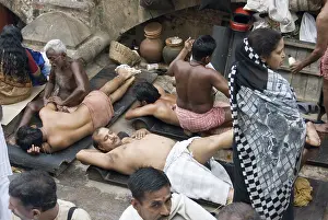 Massage at Babu Ghat, Kolkata, West Bengal, India