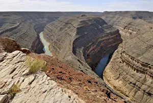 Meander of the San Juan River, canyon-like carved into the rock layers