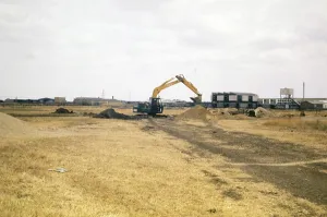 Mechanical excavation machinery, Cambridge University archaeological site called Great Shelford, Cambridgeshire, England, UK 1976