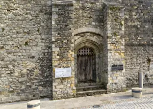 Medieval city walls, Castle Watergate