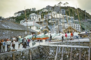Menschen im Sommerurlaub, Hafen von Looe, Cornwall, England, UK um 1961
