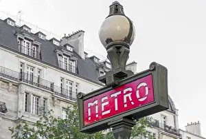 Metro sign in Paris
