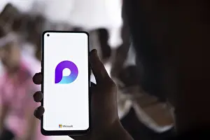 Category Historic EN Prints: microsoft loop logo is displayed on smartphone