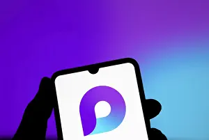 Category Historic EN Prints: microsoft loop logo is displayed on smartphone