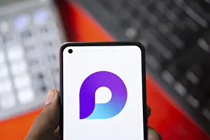Category Historic EN Prints: microsoft loop logo is displayed on smartphone