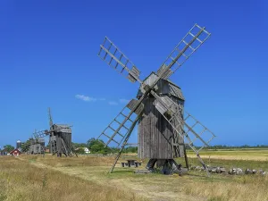 The mills of Lerkaka, five historic windmills