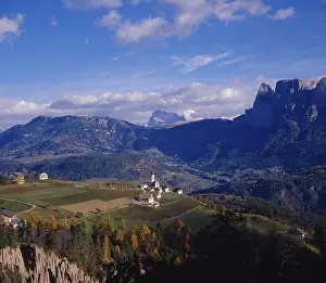 Mittelberg on the Ritten near Bolzano with the earth pyramids in the foreground
