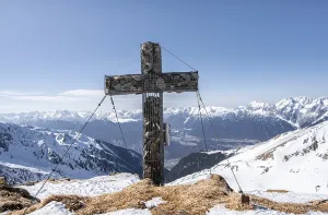 Mitterzeigerkogel summit cross