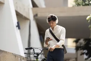 Modern Commuting and Digital Connectivity