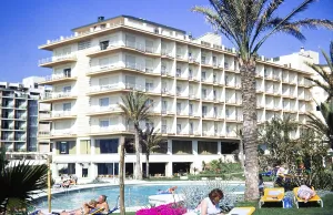 Modern hotel building tourists and swimming pool, 1960s customised tourism, package holidays, Hotel Palmasol, Benalmadena, Malaga, Spain, Europe