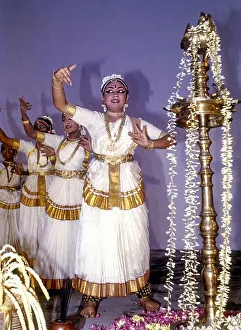 Mohiniyattam Mohiniattam, a classical dance form from Kerala