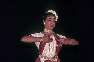 Mohiniyattam Mohiniattam, a classical dance form from Kerala