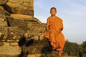Monk praying at Bakhong, Siem Reap