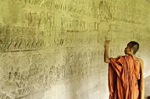 Monk viewing gallery, Angkor Wat complex