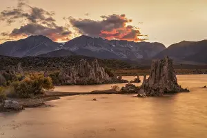 Mono Lake at sunset, Mono Lake Tufa State Reserve